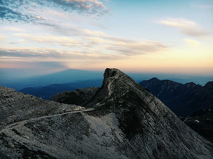 aèria, fotografia, Serra, daurat, hores, gris, muntanya de roca, blau, cel, muntanya, penya-segat, núvol, pista, rock, naturalesa, Camí, noperson, posta de sol, silueta, Itàlia, alp, escenics - natura, núvol - cel, bellesa a la natura, escena tranquil·la, tranquil·litat, escena no urbana, medi ambient, idíl·lic, paisatge, cap gent, remot, a l'aire lliure, destinacions de viatge, cim de muntanya, formació, 4K, CC0, domini públic, lliure de regalies