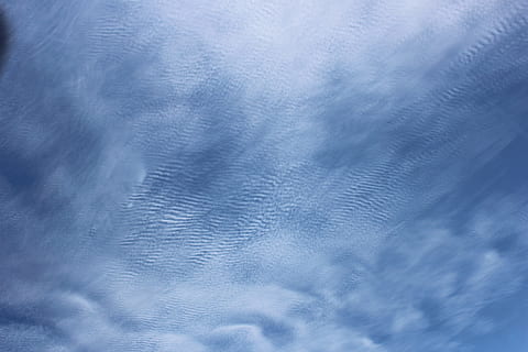 Wolken, Himmel, Himmelblau, Hintergründe, Vollbild, Blau, wolke - himmel, texturiert, keine Leute, abstrakte Hintergründe, Natur, Nahansicht, Muster, abstrakt, Wasser, Textil-, nass, kalte Temperatur, draußen, Weichheit, sauber, silberfarben, Reinheit, Struktureffekt, 2K, CC0, gemeinfrei, lizenzfrei