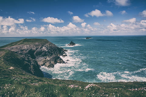 tiro marino, tomado, línea costera, sur, Inglaterra, marina, Disparo, Cornualles, sur de Inglaterra, naturaleza, nubes, costa, paisaje, Oceano, mar, scenics, playa, ola, agua, nadie, cielo, verano, azul, al aire libre, lugares de viaje, horizonte sobre el agua, belleza en la naturaleza, paisajes - naturaleza, horizonte, tierra, nube - cielo, escena tranquila, tranquilidad, rock, roca - objeto, día, costa rocosa, 4K, CC0, dominio público, libre de derechos