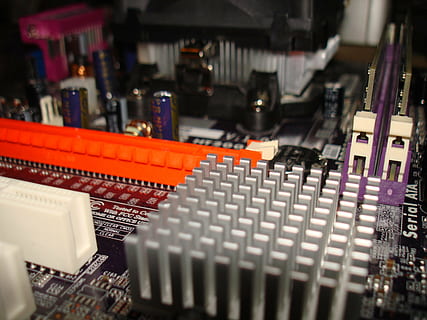 computer, computer hardware, bundkort, hardware, udstyr, elektronik, teknologi, indendørs, selektiv fokusering, tæt på, ingen mennesker, elektronikindustrien, i en række, industri, kompleksitet, kontrollere, videnskab, maskineri, musik, valg, lyd mixer, stor gruppe af objekter, variation, multi farvet, lydoptagelsesudstyr, blande, elektrisk udstyr, natteliv, 2K, CC0, offentligt domæne, royaltyfrie