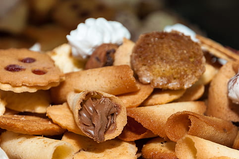 bagværk, kage, kiks, dessert, mad, sød, spise, sødme, mad og drikke, ingen mennesker, tæt på, sund kost, indendørs, friskhed, sødt mad, bagt, stilleben, overbærenhed, usund spisning, klar til at spise, fokus på forgrunden, stor gruppe af objekter, cookie, snack, hjemmelavet, frugt, fristelse, morgenmad, 2K, CC0, offentligt domæne, royaltyfrie