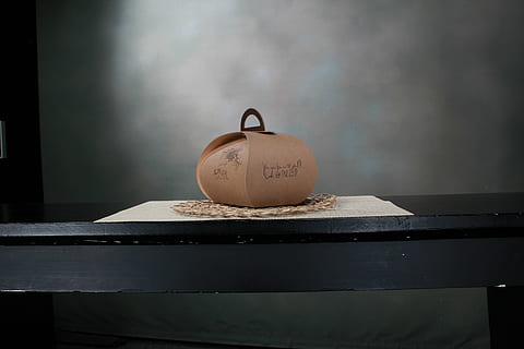 småkager, boks, pakning, mad, mad og drikke, bord, indendørs, æg, ingen mennesker, træ - materiale, Kunst og håndværk, friskhed, tæt på, stilleben, velvære, sund kost, fokus på forgrunden, håndværk, beholder, enkelhed, bakke, 5K, CC0, offentligt domæne, royaltyfrie