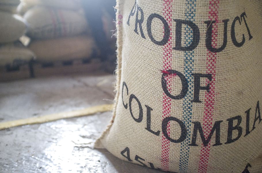 gris, rosa, blau, producte, sac impresa columbia, cafè, mongetes, sac, arpillera, colombia, bossa, gra de cafè, fresc, granja de cafè, primer pla, text, cap gent, comunicació, tèxtil, guió occidental, centrar-se en primer pla, moneda, Finances, patró, nombre, sol objecte, signe, negocis, Color blanc, a l'aire lliure, multicolor, llana, vermell, consumisme, 4K