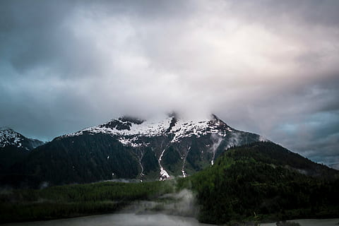 nuvole, nero, montagna, montanaro, nube, cielo, vertice, cresta, paesaggio, natura, valle, collina, la neve, inverno, vista, viaggio, alberi, nebbia, Paesaggi, all'aperto, picco di montagna, nuvola - cielo, scenics - natura, bellezza nella natura, temperatura fredda, ambiente, catena montuosa, nessuno, nuvoloso, montagna innevata, pianta, terra, potere in natura, 4K, CC0, dominio pubblico, privo di copyright