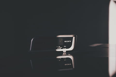 Sony, Digital, Innerhalb, dunkel, Zimmer, Weiß, schwarz, elektronisch, Gerät, oben, Oberfläche, Wecker, Licht, Uhr, Digitaluhr, Technologie, Auto, Transport, Landfahrzeug, keine Leute, Nahansicht, drinnen, Tag, Nummer, Zeit, Digitaler Bildschirm, Studioaufnahme, kopieren sie platz, Kommunikation, Richtigkeit, schwarzer Hintergrund, einzelnes Objekt, Verbindung, Bildschirm, Text, Autoinnenraum, Steuerung, 4K, CC0, gemeinfrei, lizenzfrei