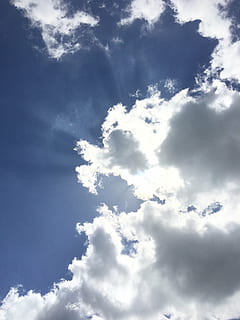 langit, awan, langit yang intens, awan - langit, tampilan sudut rendah, keindahan di alam, ketenangan, alam, hari, warna putih, scenics - alam, tidak ada orang, adegan yang tenang, idilis, biru, latar belakang, di luar rumah, sinar matahari, cloudscape, halus, meteorologi, bingkai penuh, kelembutan, 4K, CC0, domain publik, bebas royalti
