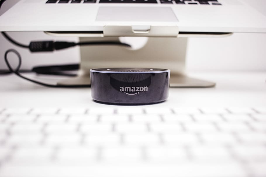 amazon echo dot 2, 2 °, gen, avvicinamento, foto, amazon echo dot, macbook, scrivania, amazon, punto echo, keybord, luminosa, bianca, Macbook Pro, tastiera, cavo, chiave alta, controllo vocale, computer, tastiera del computer, tecnologia, attrezzatura informatica, comunicazione, tecnologia wireless, computer fisso, il computer portatile, attività commerciale, connessione, in casa, Internet, rete di computer, nessuno, mouse del computer, ufficio, Business aziendale, tasto del computer, 1080P