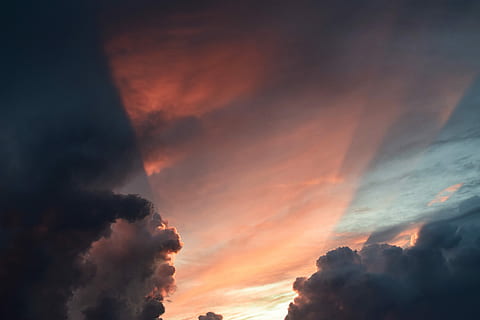 gris, núvols, raigs solars, fotografia, blanc, posta de sol, cel, núvol, ennuvolat, foscor, rosa, blau, fosc, núvol - cel, bellesa a la natura, escenics - natura, tranquil·litat, escena tranquil·la, cel dramàtic, naturalesa, idíl·lic, cap gent, cloudscape, color taronja, vista d’angle baix, a l'aire lliure, tempesta, majestuós, multicolor, meteorologia, cel romàntic, 5K, CC0, domini públic, lliure de regalies