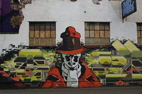 graffiti, rorschach, komiksy, komiczny, super bohater, alan moore, bristol, anglia, Kultura popularna, popkultura, Sztuka uliczna, etykietka, zbudowana struktura, architektura, na zewnątrz budynku, sztuki i rzemiosła, kreatywność, reprezentacja, ludzka reprezentacja, dzień, budynek, żadnych ludzi, instrument smyczkowy, funkcja budowy ścian, na dworze, Miasto, męskie podobieństwo, kultura i rozrywka artystyczna, instrument muzyczny, dzielnica mieszkaniowa, okno, fresk, 4K, CC0, domena publiczna, darmowe zdjęcia