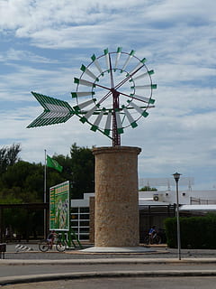 windmolen, Majorca, mijlpaal, hemel, wolk - lucht, alternatieve energie, hernieuwbare energie, brandstof en stroomopwekking, natuur, windturbine, turbine, milieubehoud, windkracht, milieu, architectuur, ingebouwde structuur, dag, traditionele windmolen, technologie, buitenshuis, boom, incidentele mensen, buitenkant van het gebouw, 2K, CC0, publiek domein, royaltyvrij