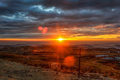 aereo, vista, azienda agricola, tramonto, nuvole, S, sole, cielo, Alba, natura, paesaggio, estate, luce, blu, luce del sole, colore, soleggiato, orizzonte, sera, all'aperto, panoramico, mare, arancia, tempo metereologico, naturale, viaggio, nuvoloso, Paradiso, oceano, vacanza, colorato, mattina, luminosa, giallo, crepuscolo, drammatico, nuvola - cielo, colore arancione, cielo drammatico, Paesaggi, nessuno, ambiente, scenics - natura, bellezza nella natura, montagna, raggio di sole, la tranquillità, scena tranquilla, scena non urbana, terra, riflesso lente, 4K