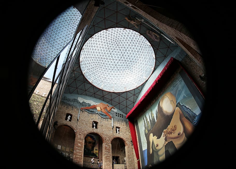 dali, museu, endins, arquitectura, catalunya, Salvador, figueres, cúpula, artista, disseny, famós, monument, estructura construïda, vista d’angle baix, exterior de l'edifici, edifici, finestra, cap gent, lloc de culte, dia, espiritualitat, temps, religió, creença, arc, el passat, rellotge, cercle, història, ornamentat, 5K