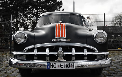 auto, køretøj, oldtimer, retro, sort, gammel, krom, bil, gammeldags, transportmidler, retro stylet, vintage bil, klassisk, antik, land køretøj, transportform, forældet, samlerens bil, nostalgi, forfra, udendørs, dag, ingen mennesker, træ, tekst, vestlige script, meddelelse, rød, natur, motor køretøj, sikkerhed, himmel, plante, 1080P, CC0, offentligt domæne, royaltyfrie