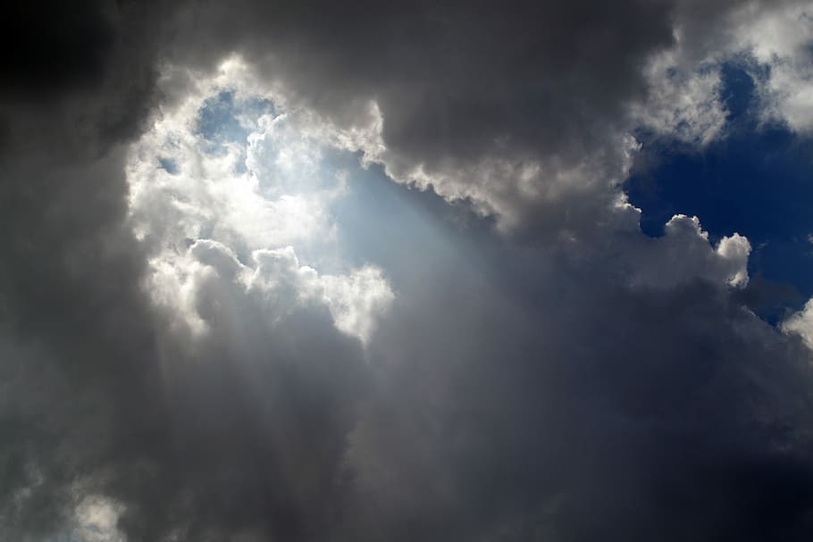 núvols, miracle, radiant, cel, blau, llum, foscor, fosc, brillant, brillantor, foscor vs brillantor, bonic, temps, naturalesa, núvol - cel, cloudscape, tempesta, núvol, meteorologia, a l'aire lliure, cel dramàtic, clima, fons, dia, llum - fenomen natural, ominós, escenics, cel malhumorat, bellesa a la natura, medi ambient, núvol de tempesta, llum solar, vent, cap gent, atmosfera, pluja, pluja torrencial, 4K
