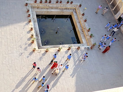 nens, estudiants, Índia, excursió, Jaipur, gran grup de persones, multitud, grup de persones, arquitectura, persones reals, vista d’angle alt, estructura construïda, exterior de l'edifici, homes, edifici, dia, dones, llum solar, a l'aire lliure, finestra, activitat d'oci, adult, estils de vida, naturalesa, 4K, CC0, domini públic, lliure de regalies