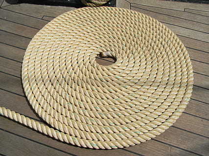corda, ponte, veliero, modello, legno - materiale, nessuno, di vimini, in casa, vista dall'alto, natura morta, singolo oggetto, cappello, pavimentazione, avvicinamento, arte e artigianato, cappello di paglia, design, legna, forma geometrica, forma, Marrone, tavolo, mestiere, stuoia, 4K, CC0, dominio pubblico, privo di copyright