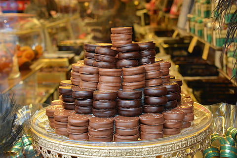 gluttony, chocolates, delicious, candy, large group of objects, sweet food, food and drink, stack, retail, indulgence, temptation, abundance, indoors, dessert, food, business, focus on foreground, for sale, market, sweet, arrangement, freshness, unhealthy eating, no people, in a row, store, snack, 5K, CC0, public domain, royalty free