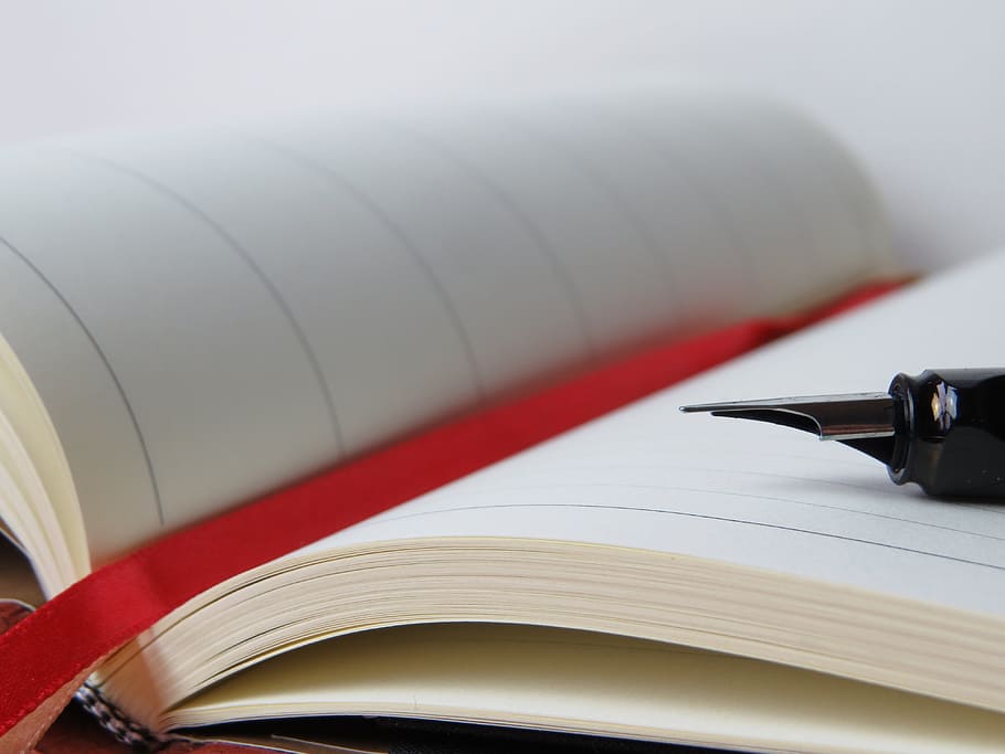 notesbog, pen, skrivning, sløring, tæt på, sammensætning, dagbog, dokument, fokus, indendørs, Information, side, papir, forskning, tid, skrive, Bestil, offentliggørelse, ingen mennesker, uddannelse, rød, stilleben, forretning, meddelelse, åben, kopiere plads, skriveinstrument, læring, litteratur, blank, note pad, fyldepen, studere, 4K