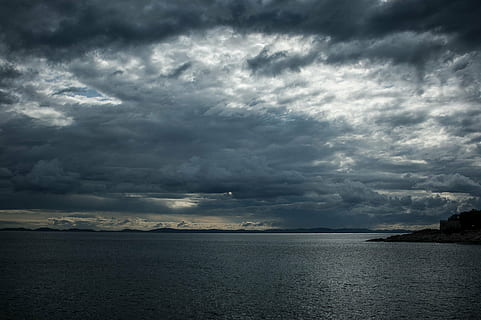 corpo, acqua, giorno, nuvole, temporale, tempesta, forma di nuvole, nuvole scure, Croazia, cielo scuro, nuvole di tempesta, mare, nuvola - cielo, cielo, bellezza nella natura, scenics - natura, la tranquillità, natura, scena tranquilla, nuvoloso, nuvola temporalesca, nessuno, orizzonte, cielo drammatico, lungomare, all'aperto, orizzonte sull'acqua, infausto, 2K, CC0, dominio pubblico, privo di copyright