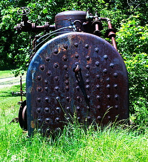 Panzer, alt, Rost, rostig, Friedhof, Metall, Pflanze, Gras, Feld, Tag, Natur, keine Leute, Land, verlassen, Transportmittel, Landfahrzeug, Maschinen, grüne Farbe, die Vergangenheit, Geschichte, obsolet, Baum, draußen, Antiquität, Verschlechterung, Rad, 1080P, CC0, gemeinfrei, lizenzfrei