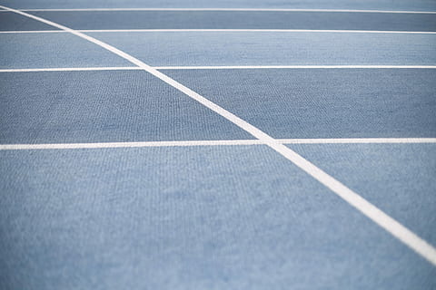 hvid, blå, stribet, mønster, linjer, struktur, spore, race, atletik, sport, spor og felt, konkurrence, løbebane, ingen mennesker, konkurrencedygtig sport, sport spor, baggrunde, udendørs, sportsrace, dag, abstrakt, grå, løb, enkeltlinie, selektiv fokusering, bevægelse, stadion, tom, skillelinje, 5K, CC0, offentligt domæne, royaltyfrie