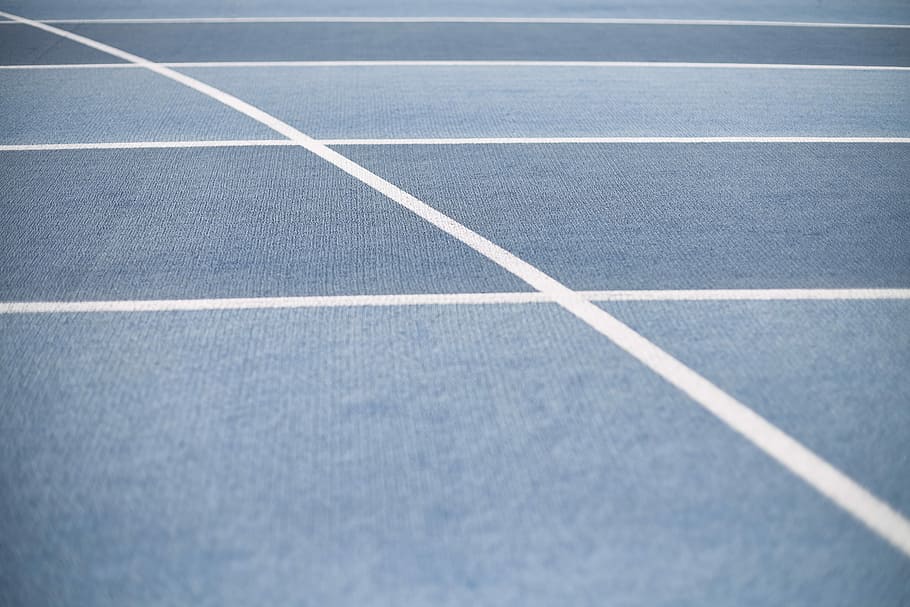 hvid, blå, stribet, mønster, linjer, struktur, spore, race, atletik, sport, spor og felt, konkurrence, løbebane, ingen mennesker, konkurrencedygtig sport, sport spor, baggrunde, udendørs, sportsrace, dag, abstrakt, grå, løb, enkeltlinie, selektiv fokusering, bevægelse, stadion, tom, skillelinje, 5K