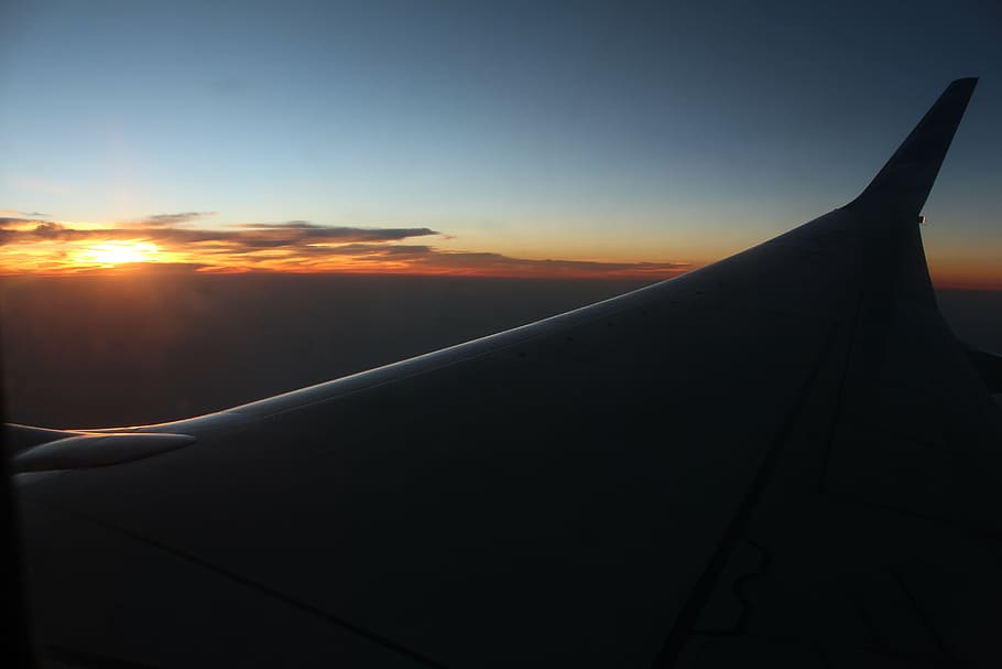 fly, kabine, display vindue, flyve, oransje himmel, solnedgang, himmel, sol, sollys, ingen mennesker, natur, udendørs, silhuet, sky - himmel, scenics, luftfartøj, flyvinger, flyvende, transportmidler, transportform, rejse, scenics - natur, kopiere plads, by skyline, 5K