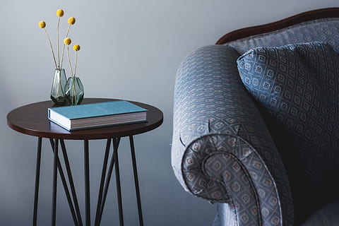 libro verde acqua, Marrone, tavolo, Casa, interno, design, divano, mobilia, fiore, vaso, sedia, in casa, posto a sedere, interno di casa, grigio, nessuno, creatività, arte e artigianato, modello, moda, attrezzatura per l'illuminazione, cuscino, avvicinamento, moderno, legno - materiale, attività commerciale, lampada elettrica, 4K, CC0, dominio pubblico, privo di copyright