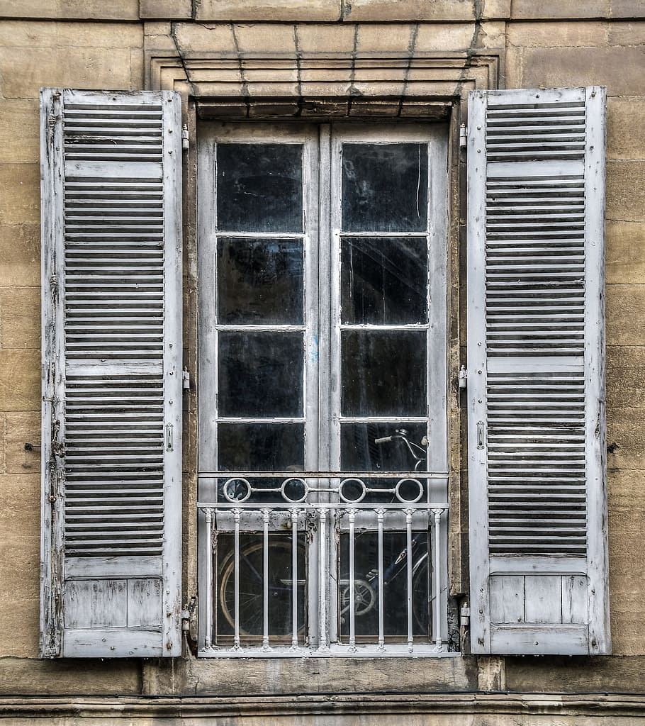 fereastră, vechi, panou, faţadă, casă, fost, lemn, construită, arhitectură, exteriorul clădirii, clădire, nici o persoana, zi, închis, abandonat, montare pe perete, zonă rezidențială, în aer liber, obturator, vedere unghiulară joasă, deteriorat, erodate, dărâma, Securitate, rama ferestrei, 4K