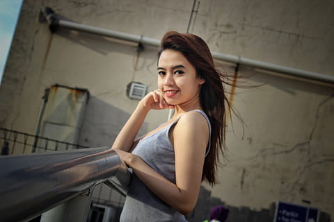 Human, Model, Smile, Beautiful, one person, one woman only, only women, young adult, brown hair, one young woman only, portrait, beautiful woman, looking at camera, beauty, long hair, women, hair, young women, indoors, hairstyle, adult, smiling, side view, fashion, waist up, looking over shoulder, 4K, CC0, public domain, royalty free