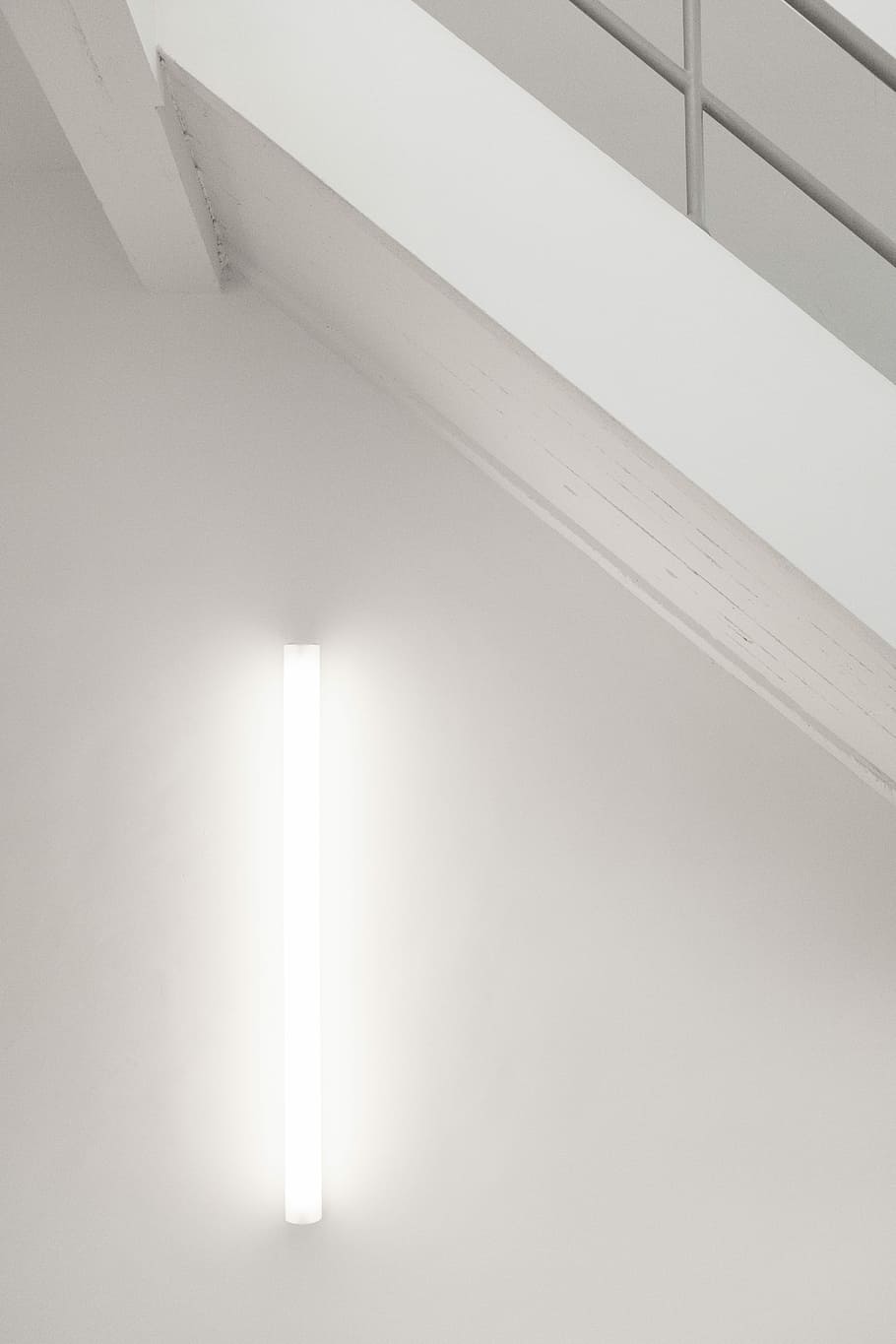 nepojmenovaná, architektura, interiér, zeď, neon, struktura, tvar, pokoj, místnost, minimální, zábradlí, budova, svítilna, minimalismus, bílý, městský, technologie, odrážet, moderní, světlo, krytý, uvnitř, nikdo, bílá barva, nástěnný prvek, strop, svítí, nízký úhel pohledu, jednoduchost, domácí interiér, osvětlovací zařízení, stavba, den, roh, fluorescenční světlo, kopie prostor, světlo - přírodní jev, domácí místnost, detail, 5K