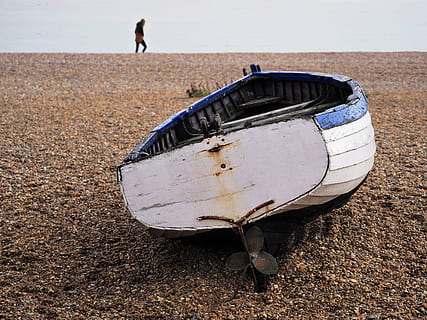 boat, beach, shingle, shore, fishing, old, abandoned, horizon, aldeburgh, suffolk, britain, shoreline, stern, back, propeller, solitude, alone, remote, coast, coastline, landscape, beached, desolate, land, mode of transportation, nature, day, one person, nautical vessel, transportation, real people, lifestyles, men, obsolete, damaged, leisure activity, outdoors, water, standing, run-down, deterioration, 5K, CC0, public domain, royalty free