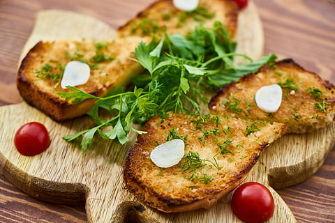 pa, esmorzar, salsa, massa, calenta, servei, tomàquet, verds, formatge, amanida, al matí, menjar, verd, fusta, fer un pícnic, ou, foto de menjar, desintoxicació, salut, diumenge, alimentació saludable, cuina, fotografia, estil de vida saludable, cafeteria, bonic, menjar saludable, fresc, foto del producte, nutrició, foto, macro, fons, deliciós, berenar, groc, All, saludable, ningú, primer pla, dieta, vermell, menjar i beguda, vegetals, taula de tallar, frescor, herba, llest per menjar, material de fusta, producte diari, pizza, fruita, benestar, a l'interior, cap gent, centrar-se en primer pla, menjar vegetarià, decorar, ruca, menjar francès, 5K, CC0, domini públic, lliure de regalies