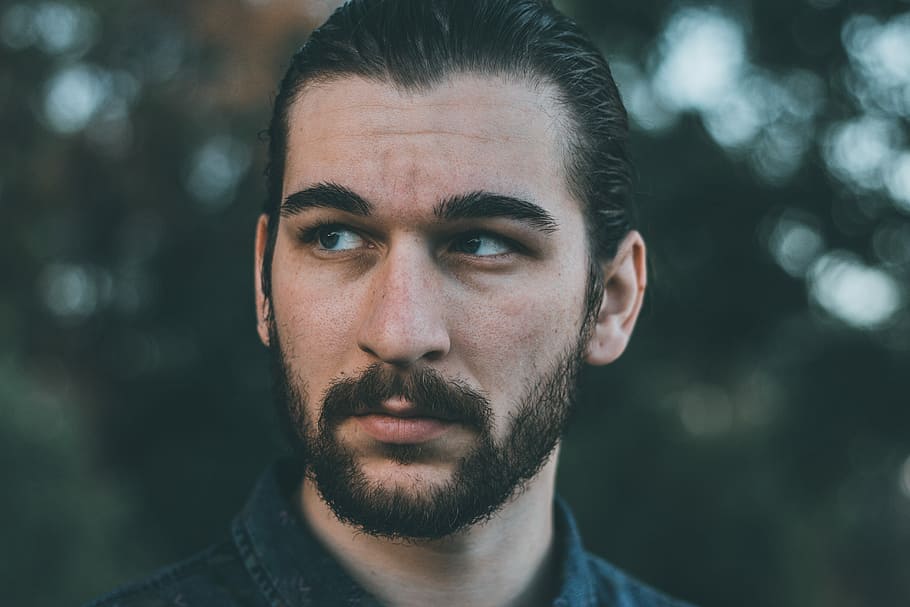 superficial, concentra, om, selectiv, focalizare fotografie, barbă, frunte, ochi, închide, a închide, portret, lovitură de cap, o persoana, Păr facial, privind camera, frumos, tânăr adult, Barbat tanar, serios, oameni frumoși, vedere din față, să se concentreze asupra primelor elemente, bărbați, parte a corpului, oameni adevărați, haine casual, umane, contemplare, mustață, coafura, 5K