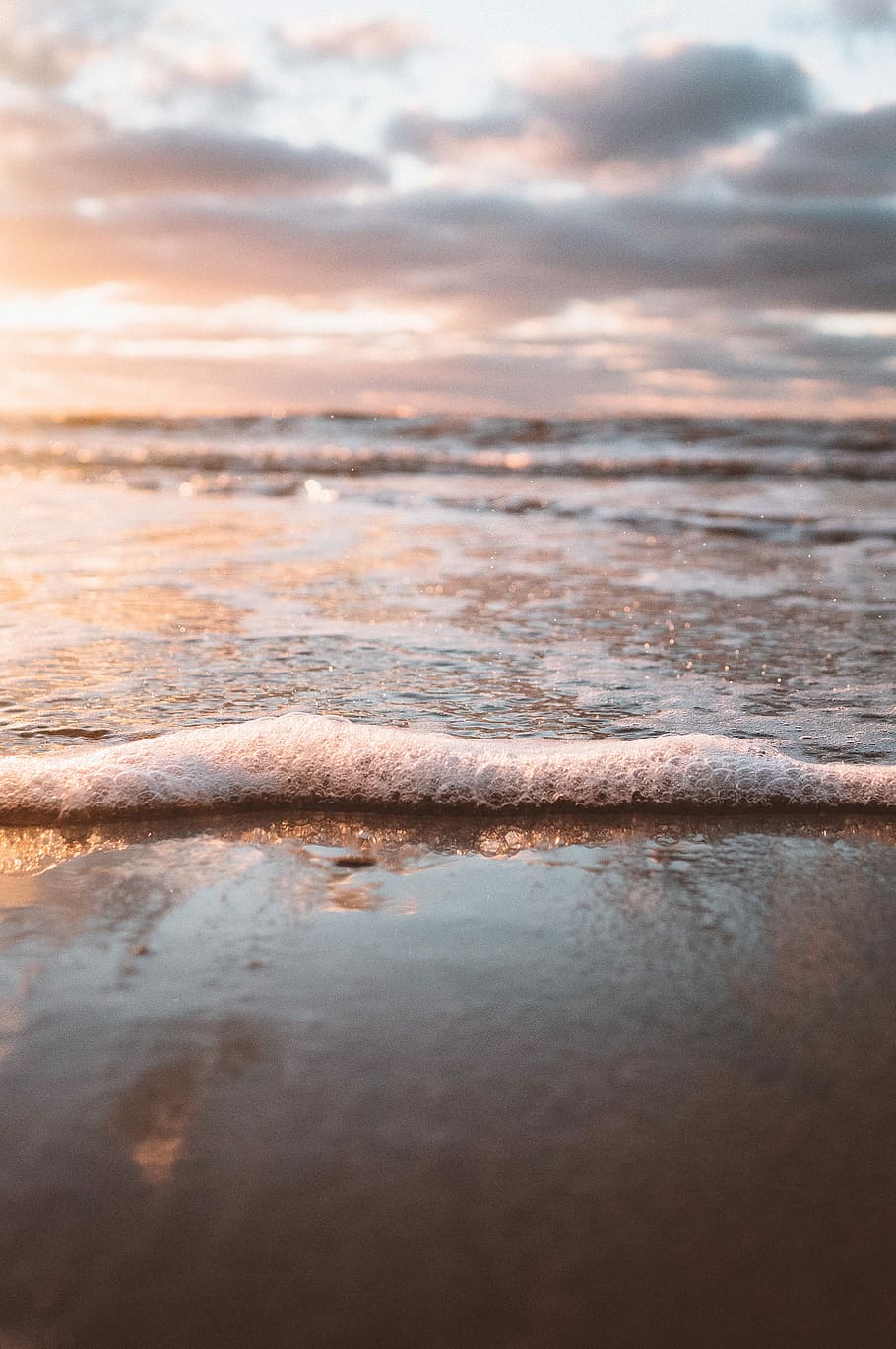 selektiv, fokus foto, vandbølger, sand, tæt, Foto, kysten, udforske, afspejling, england, blackpool, uk, vand, skønhed i naturen, ingen mennesker, hav, himmel, sky - himmel, strand, solnedgang, jord, scenics - natur, natur, bølge, ro, vandsport, selektiv fokusering, bevægelse, udendørs, sport, overflade niveau, 4K