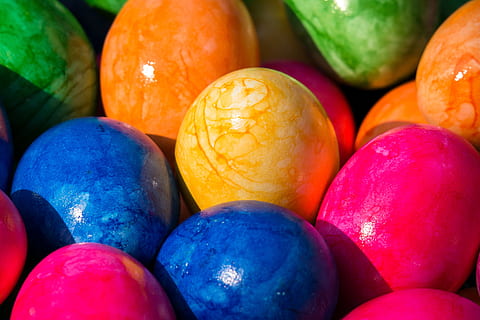 Paști, oua de Paste, ou, colorat, culoare, Paste Fericit, ouă de petrecere, alimente, multi colorate, mancare si bautura, ou de Paște, a închide, natură moartă, celebrare, nici o persoana, prospeţime, grup mare de obiecte, variație, cadru complet, culoare portocalie, alegere, mâncat sănătos, în interior, vacanţă, Violet, 5K, CC0, domeniu public, fără drepturi de autor