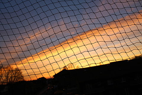 Sonnenuntergang, Sonne, Wolken, Himmel, abendstimmung, Romantik, Dämmerung, bergheim, Fotografie, Silhouette, keine Leute, Natur, orange Farbe, Flachwinkelansicht, Sicherheit, Schönheit in der Natur, Muster, Zaun, Schutz, Draht, die Architektur, Grenze, Maschendrahtzaun, Barriere, draußen, 5K, CC0, gemeinfrei, lizenzfrei