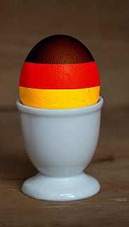 coklat, merah, kuning, dilukis, telur, cangkir, iman, jerman, em, photoshop, telur ayam, cangkir telur, wajah telur, bendera Jerman, bola, meja, olahraga, eggcup, merapatkan, tidak ada orang, makanan, hari, dalam ruangan, masih hidup, makanan dan minuman, warna oranye, bahan kayu, kesejahteraan, makan sehat, kesegaran, fokus pada latar depan, warna putih, telur rebus, makan, balapecah, 4K, CC0, domain publik, bebas royalti