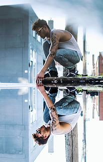 mand, hugsiddende, sten-, pyt, støbning, afspejling, Foto, iført, hvid, tank, top, vand, model, han-, dreng, tatovering, sandal, glas, person, positur, mode, afspejle, røre ved, profil, rigtige mennesker, dag, fuld længde, livsstil, ung voksen, mennesker, arkitektur, unge mænd, bygget struktur, herrer, stående, fritidsaktivitet, afslappet tøj, samvær, udendørs, natur, bygning udvendig, 5K, CC0, offentligt domæne, royaltyfrie