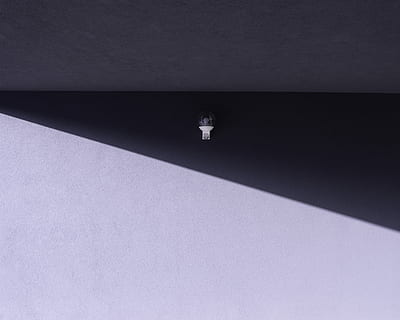 untitled, kamera, væg, kontrast, sort, hvid, diagonal, grå, lys, hype, gade, sammensætning, minimal, minimalistisk, murbygningsfunktion, skygge, indendørs, kopiere plads, høj vinkel visning, natur, ingen mennesker, arkitektur, bygget struktur, nat, belysningsudstyr, hjemlige værelse, loft, 4K, CC0, offentligt domæne, royaltyfrie