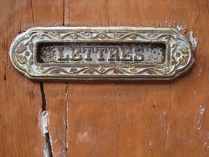 lletres, bústia, caixes, publicació, antic, ferro, vell, nostàlgia, material de fusta, passat de moda, porta, comunicació, metall, text, cap gent, entrada, dia, primer pla, guió occidental, a l'aire lliure, arquitectura, signe, talla - producte artesanal, guió, script no occidental, carta, correu electrònic, patró, 1080P, CC0, domini públic, lliure de regalies