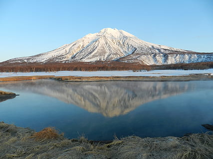 vulkan, sø, flod, afspejling, bjerge, landskab, natur, Kamchatka, vand, sne, vinter, åbent rum, is, snefnug, ro, skyer, bjerg, scenics - natur, skønhed i naturen, rolig scene, himmel, kold temperatur, skyfri himmel, snedækket bjerg, miljø, ingen mennesker, ikke-urbane scene, bjergkæde, udendørs, bjergtop, 1080P, CC0, offentligt domæne, royaltyfrie