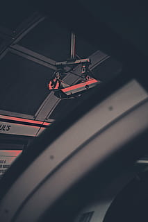 fotografía, negro, rojo, cámara de seguridad, proyector colgante negro, transporte, modo de transporte, coche, nadie, luz del sol, vehículo terrestre, sombra, naturaleza, Vehículo de motor, día, adentro, interior del vehículo, vista de alto ángulo, estructura construida, arquitectura, material de vidrio, transparente, viaje, 1080P, CC0, dominio público, libre de derechos