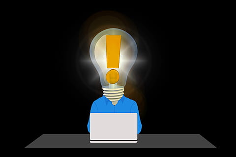 ilustrația capului becului, gândi, gândire, mână, Reflectați, bec, gândurile luminează, direcţie, masculin, considera, priviți din toate părțile, înțelegeți utilizarea, face griji, judecător, cântări, gânduri, proces de gandire, chibzuind, în examinarea tragerii, gandi bule, denkvorgang, echipamente de iluminat, iluminat, Fundal negru, lampă electrică, electricitate, luminos, în interior, studio shot, spațiu copie, ardere, tehnologie, foc, eficient energetic, ușoară, foc - fenomen natural, lumină - fenomen natural, creativitate, lumina electrica, flacără, întuneric, 5K, CC0, domeniu public, fără drepturi de autor