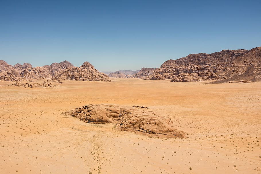 landskab, fotografering, ørken, dessertfotografering, dagtimerne, sand, tør, rød, tørre, hed, støvet, klit, foothill, klippe, stenet, orange, terræn, natur, miljø, himmel, skyfri himmel, jord, klima, scenics - natur, tørt klima, rejse, skønhed i naturen, ro, ingen mennesker, solrig, rolig scene, dag, rejsemål, halvtørre, udendørs, 5K