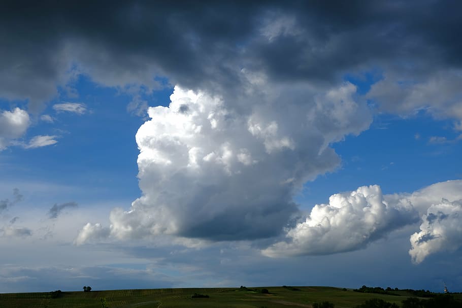núvol de tempesta, tempesta, núvols, temps, endavant, naturalesa, núvol, pluja, núvols foscos, humor, cel, atmosfera, paisatge, amenaçador, llum, flotar, gewitter stimmung, l'estat d'ànim del temps, cloudscape, força de la natura, fenomen natural, muntanyes de núvols, núvols de cúmuls, núvol de munt de, formen núvols, ennuvolat, Cúmulus, núvol de pluja, cel fosc, atmosfèric, blanc i negre, coberta de núvols, torre de núvols, núvol - cel, bellesa a la natura, escenics - natura, medi ambient, dia, cap gent, tranquil·litat, escena tranquil·la, camp, a l'aire lliure, terra, planta, esponjós, escena no urbana, herba, blau, ominós, 5K
