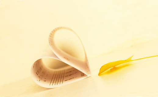 forma, tablature, foglia, avvicinamento, nessuno, messa a fuoco selettiva, sfondo bianco, girato in studio, in casa, carta, giallo, amore, copia spazio, emozione positiva, documento, emozione, Aperto, cibo e bevande, due oggetti, natura morta, cibo, nastro, piegato, ritagliare, Messaggio, San Valentino - vacanze, 5K, CC0, dominio pubblico, privo di copyright