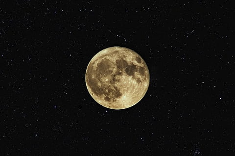 perto, fotografia, lua, cinzento, digital, papel de parede, bege, céu preto, astronomia, noite, Ciência, espaço, superfície da lua, lua planetária, planeta - espaço, telescópio astronômico, estrela - espaço, céu, ao ar livre, ninguém, fechar-se, beleza na natureza, scenics - natureza, natureza, visão de baixo ângulo, forma geométrica, círculo, lua cheia, tranquilidade, Estrela, cena tranquila, majestoso, espaço e astronomia, 2K, CC0, domínio público, royalty free