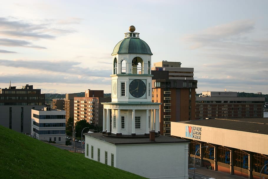 blanc, Torre del Rellotge, assenyalant, 8:02, rellotge, halifax, nova, escòcia, escotia, torre, halifax, nova, escotia, torre, posta de sol, Canadà, referència, històric, arquitectura, exterior de l'edifici, estructura construïda, ciutat, cel, núvol - cel, edifici, naturalesa, paisatge urbà, barri residencial, destinacions de viatge, cúpula, dia, cap gent, a l'aire lliure, lloc de culte, viatjar, exterior d’edifici d’oficines, religió, gratacels, 2K