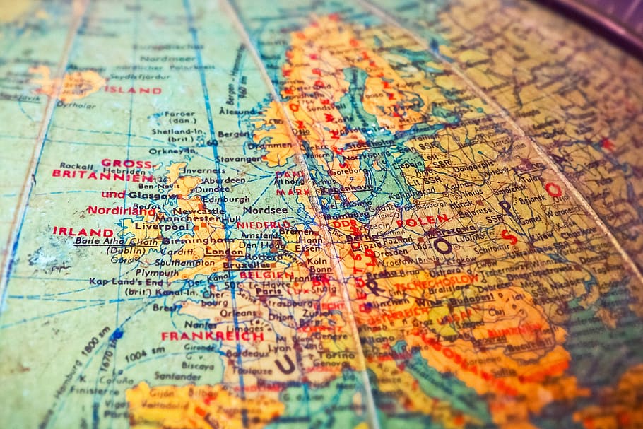 globus polítics, globus, mapa, país, fronteres, vell, estats d'Amèrica, fronteres terrestres, continents, viatjar, món, europa, vintage, retro, mercat de puces, ubicacions, representació, Atlàntic, canal Anglès, Anglaterra, text, cap gent, direcció, mapa del Món, enfocament selectiu, guió occidental, orientació, primer pla, geografia física, comunicació, globus: objecte creat per l'home, marc complet, destinacions de viatge, a l'interior, exploració, arquitectura, descobriment, topografia, 2K